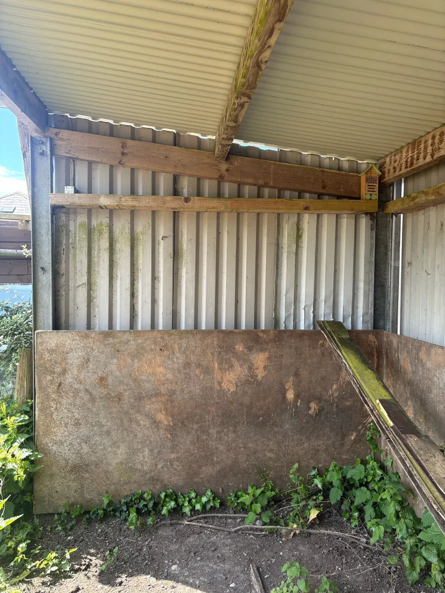 Shed/field shelter - Image 3