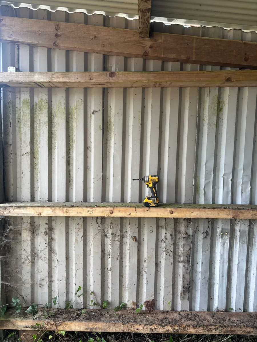 Shed/field shelter - Image 4