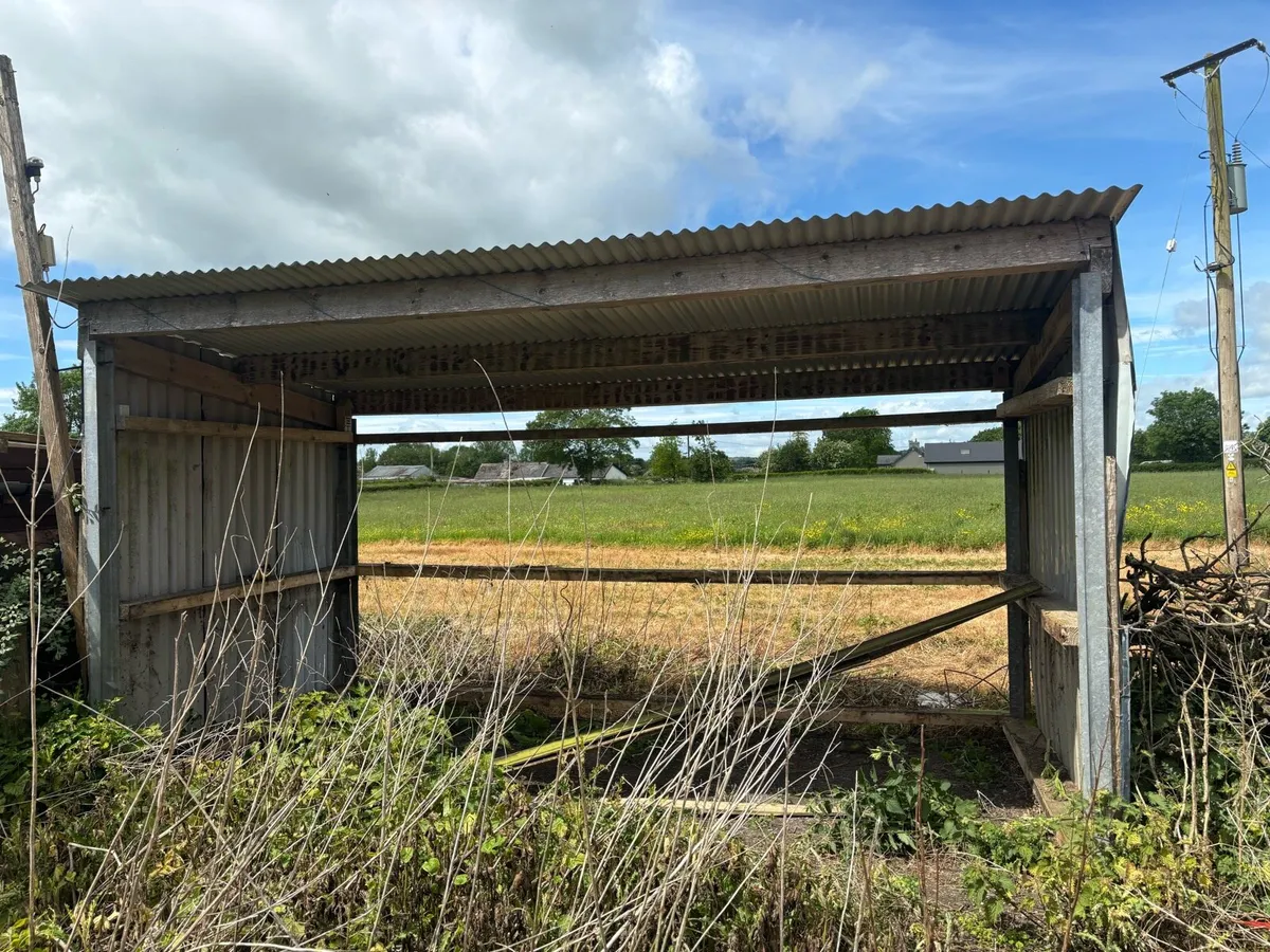 Shed/field shelter - Image 1