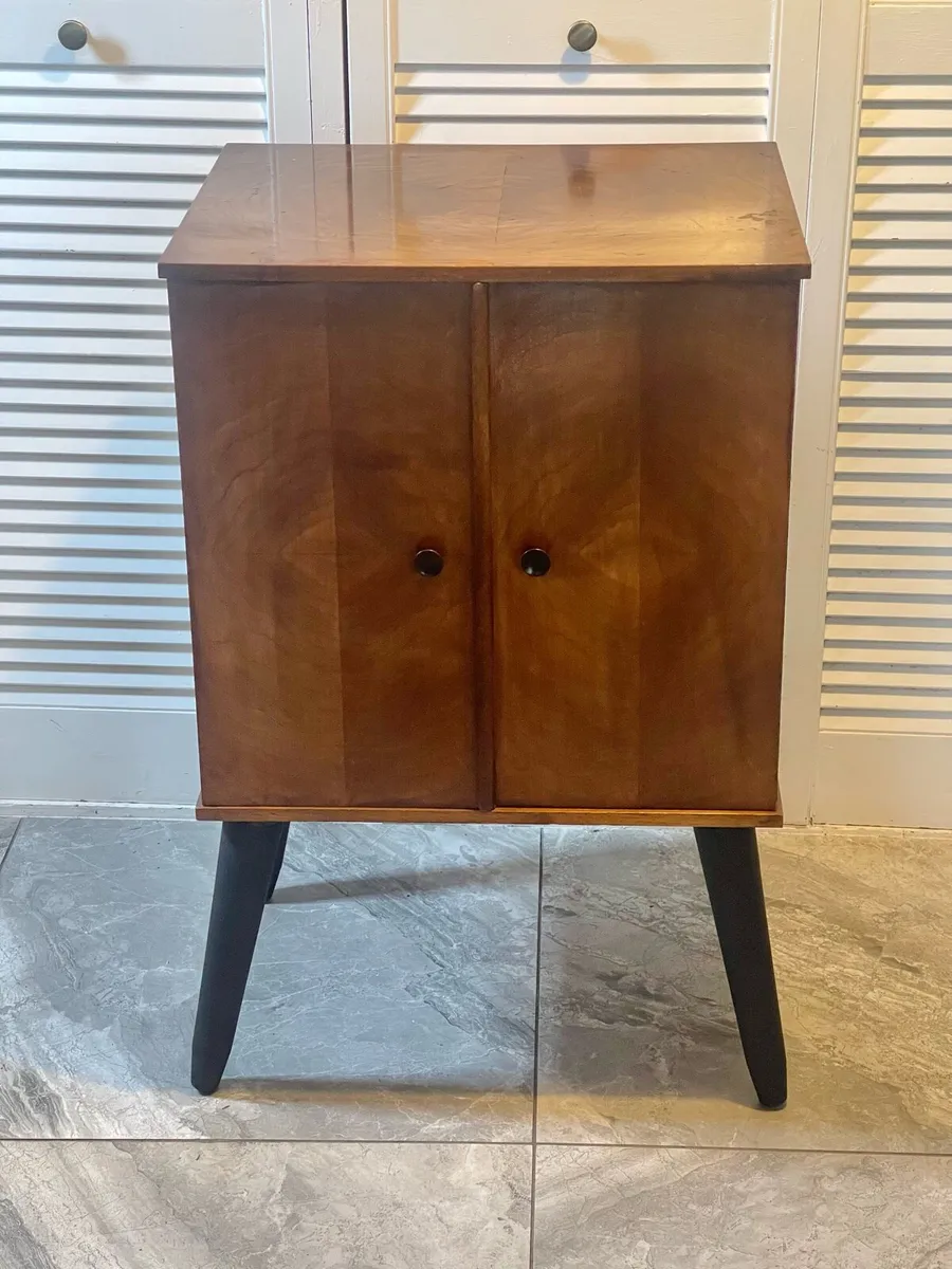 Mid century record hotel - Image 3