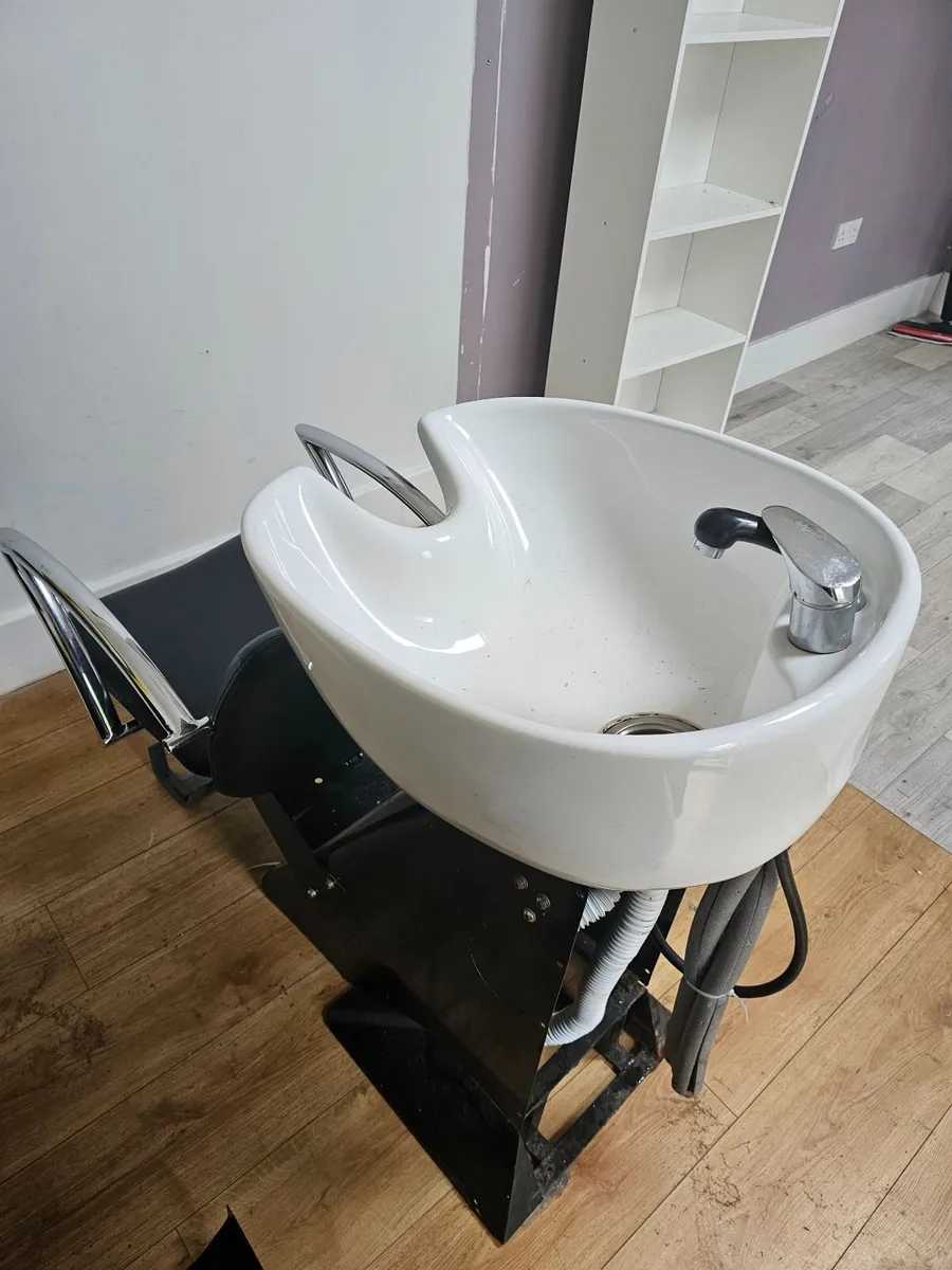 Beauty salon, hairdressing, barber equipment, cab - Image 1