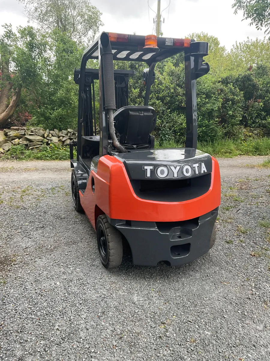 FORKLIFT - Image 4