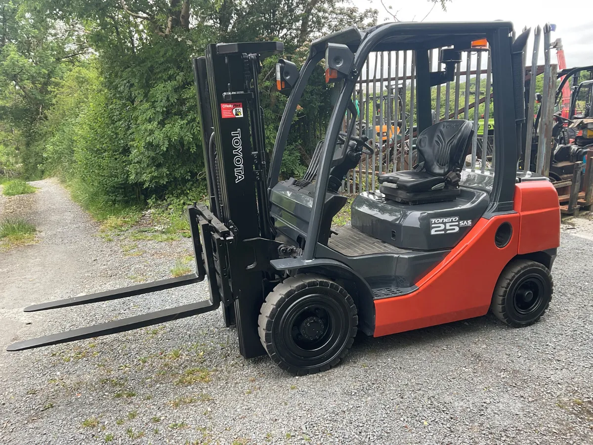 FORKLIFT - Image 1