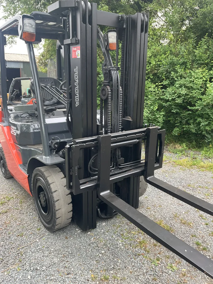 FORKLIFT - Image 2