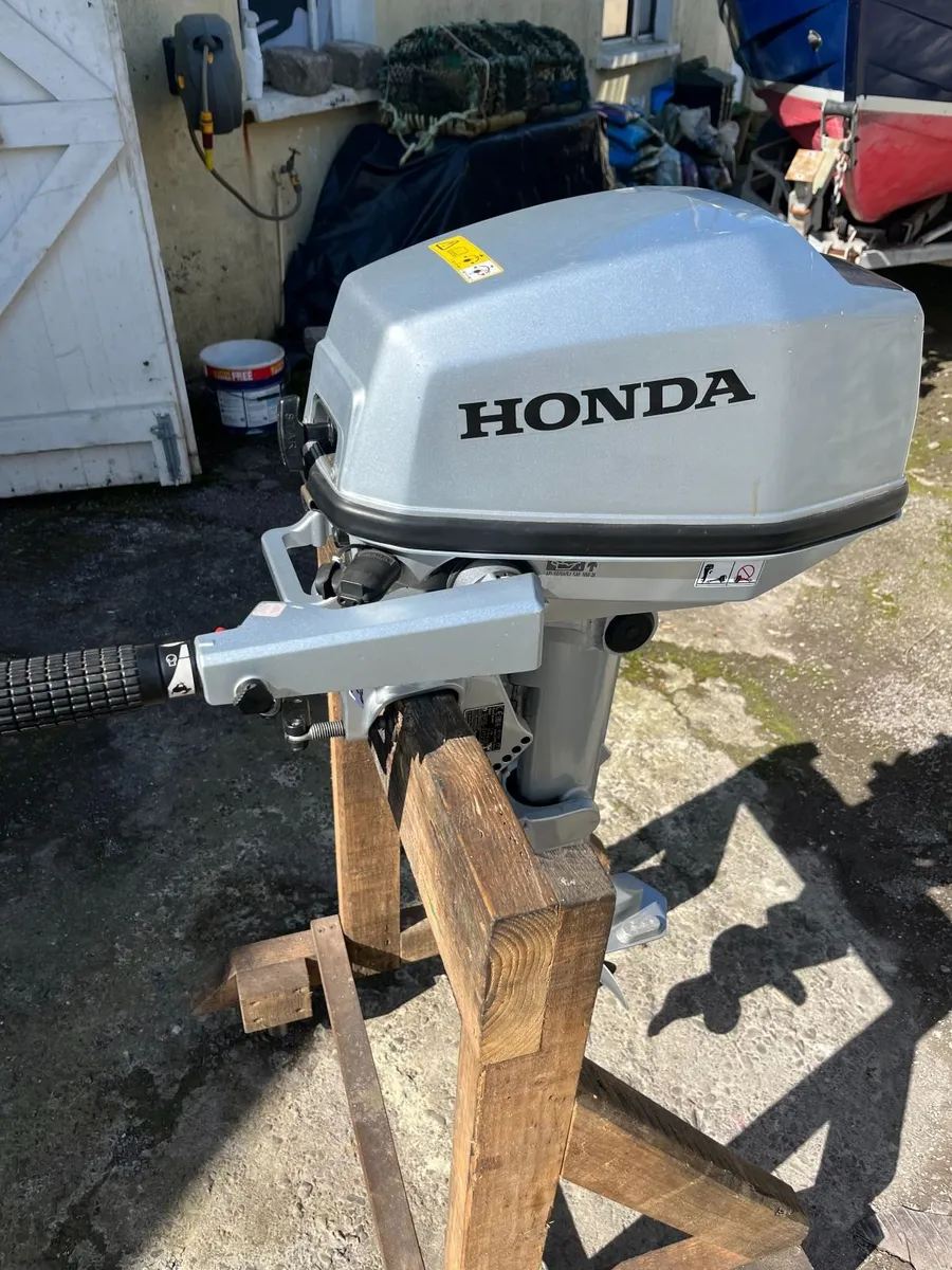 Honda 5hp outboard - Image 1