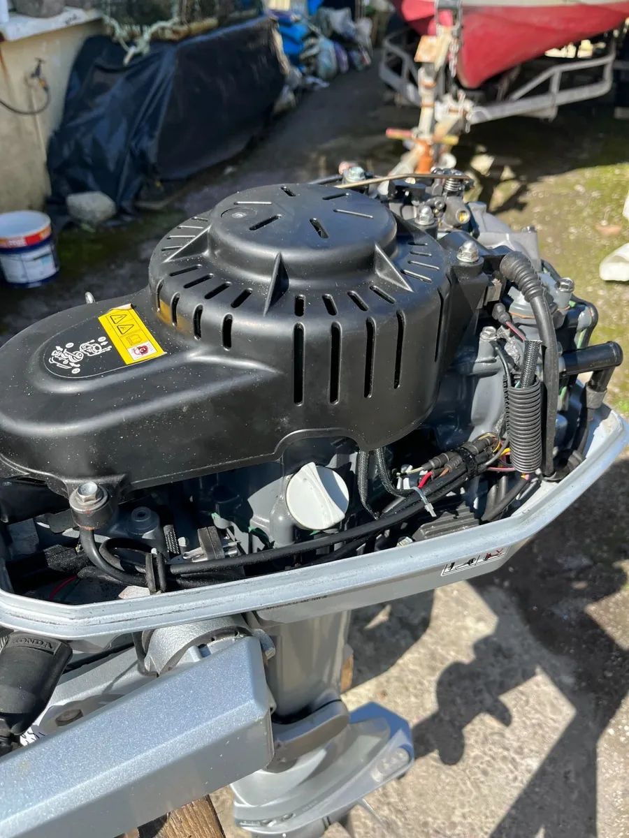 Honda 5hp outboard - Image 2