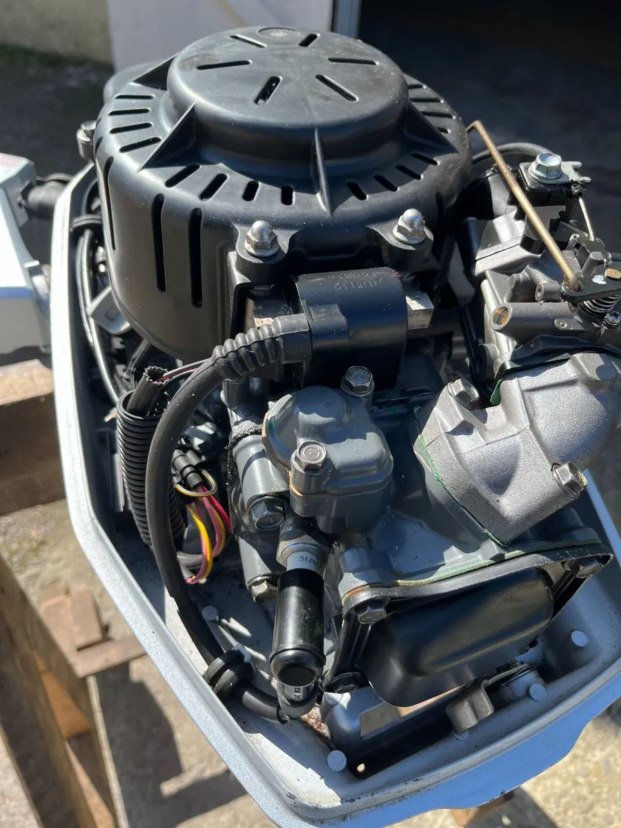 Honda 5hp outboard - Image 3