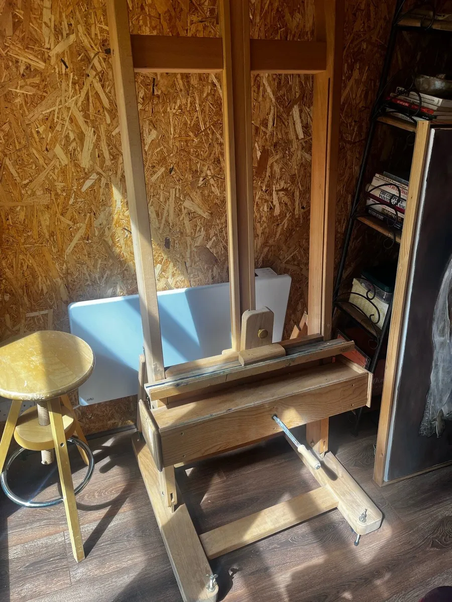 Large heavy Easel