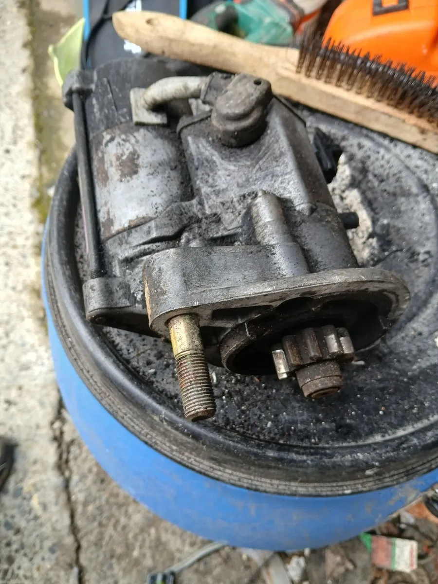 Toyota hiace parts 2009 - Image 4