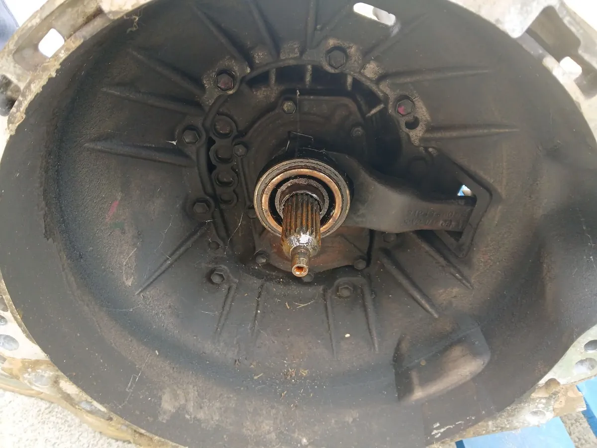 Toyota hiace parts 2009 (turf) also - Image 4