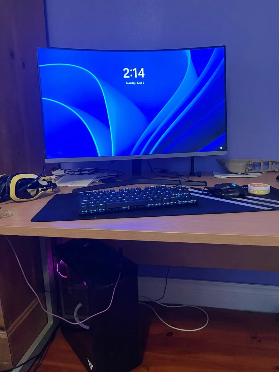 Gaming PC setup RTX 2060 i5 9600k 32inch monitor - Image 1