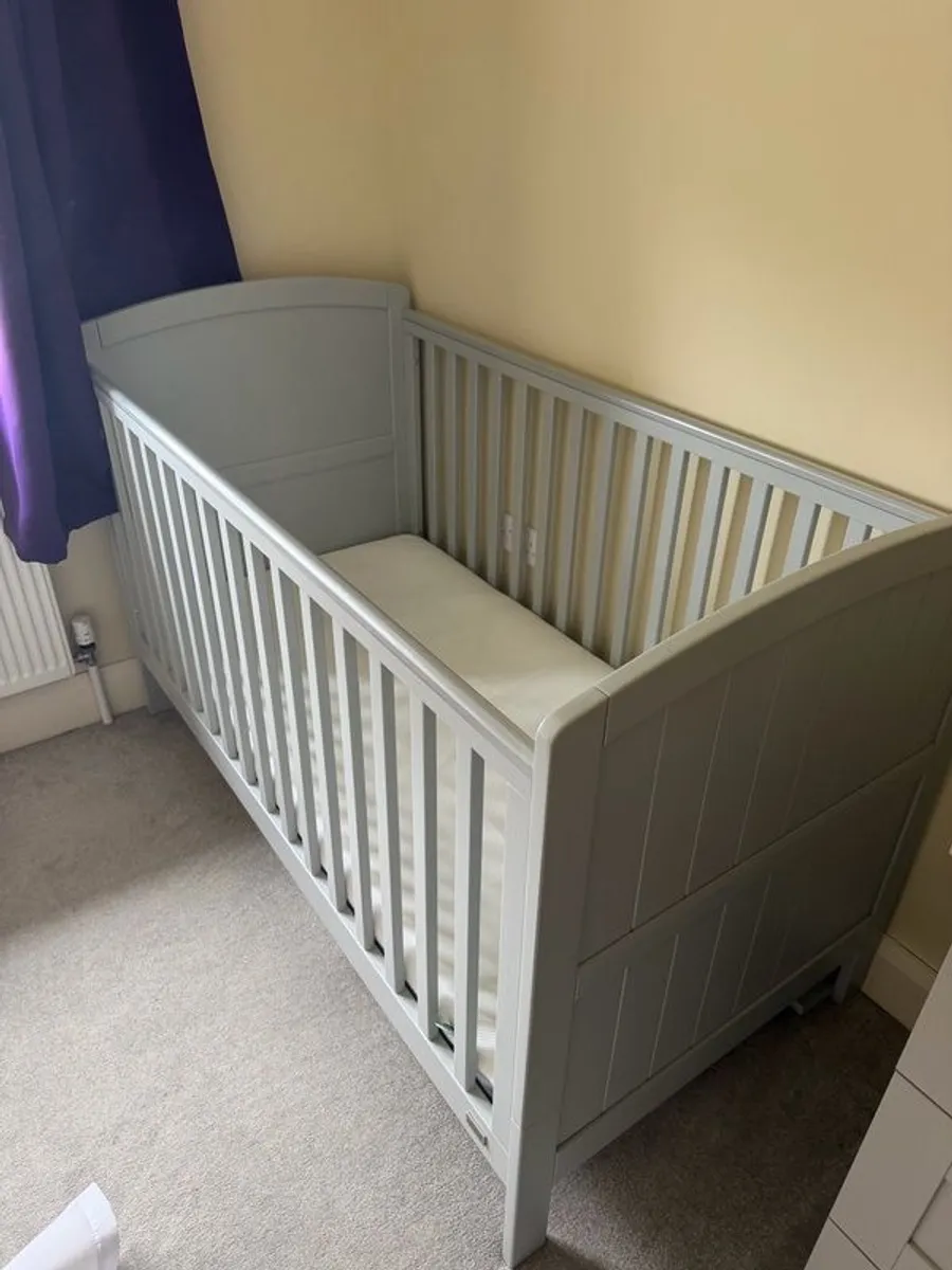 Mamas and Papas cot bed and dresser/changer - Image 1