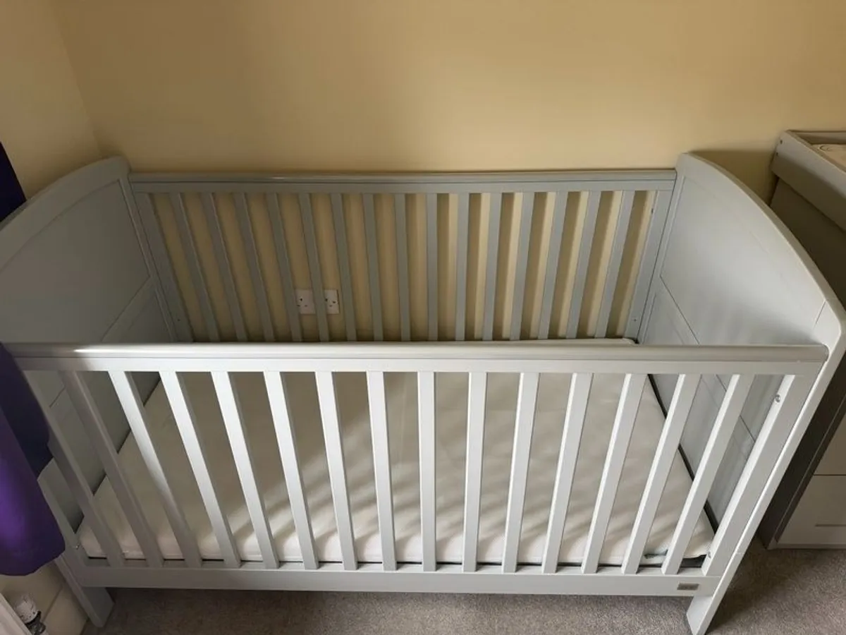 Mamas and Papas cot bed and dresser/changer - Image 2