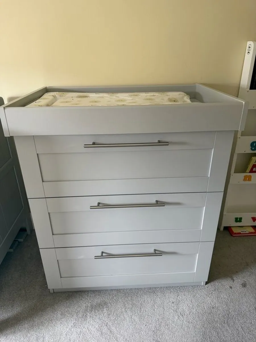 Mamas and Papas cot bed and dresser/changer - Image 4