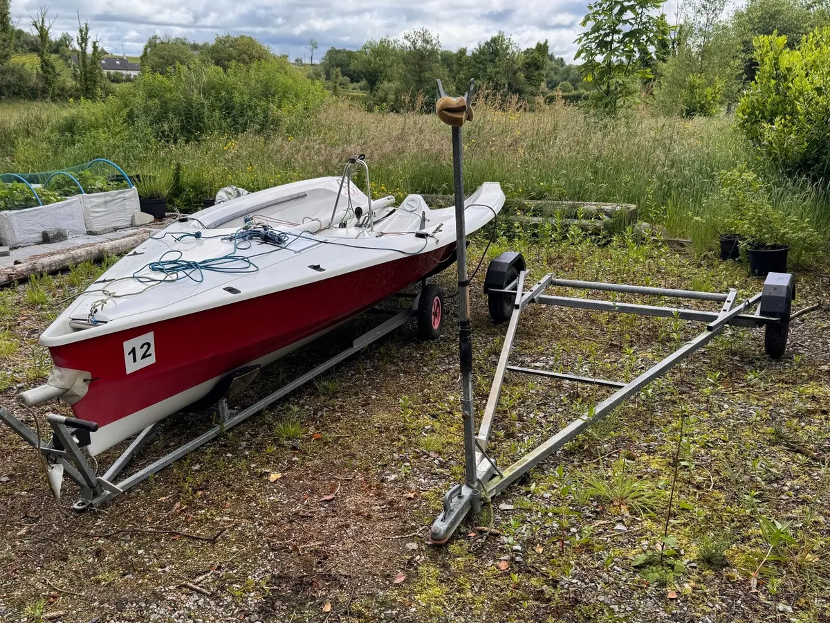 RS400 Sailing Dinghy with Launching Trolley - Image 2