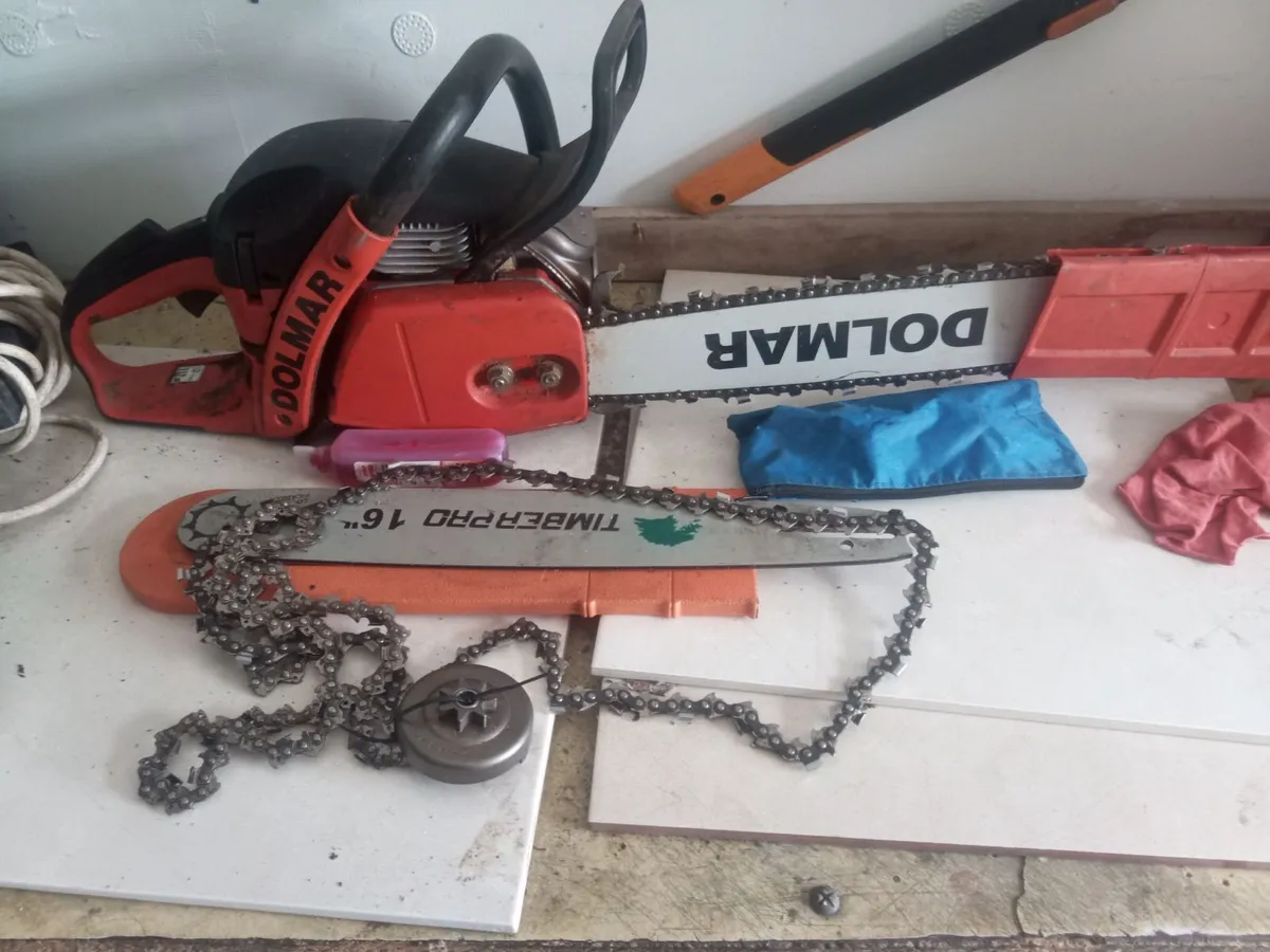 Chainsaw 50cc Dolmar Makita plus accessories - Image 3
