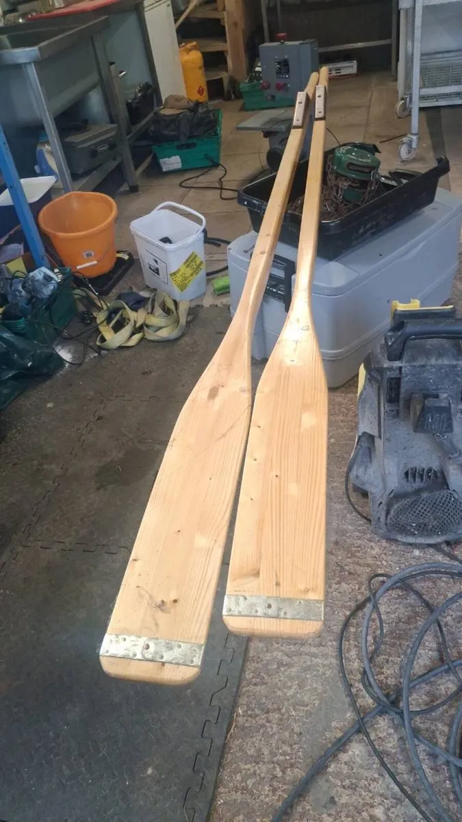 Yamaha 8hp and oar s - Image 3
