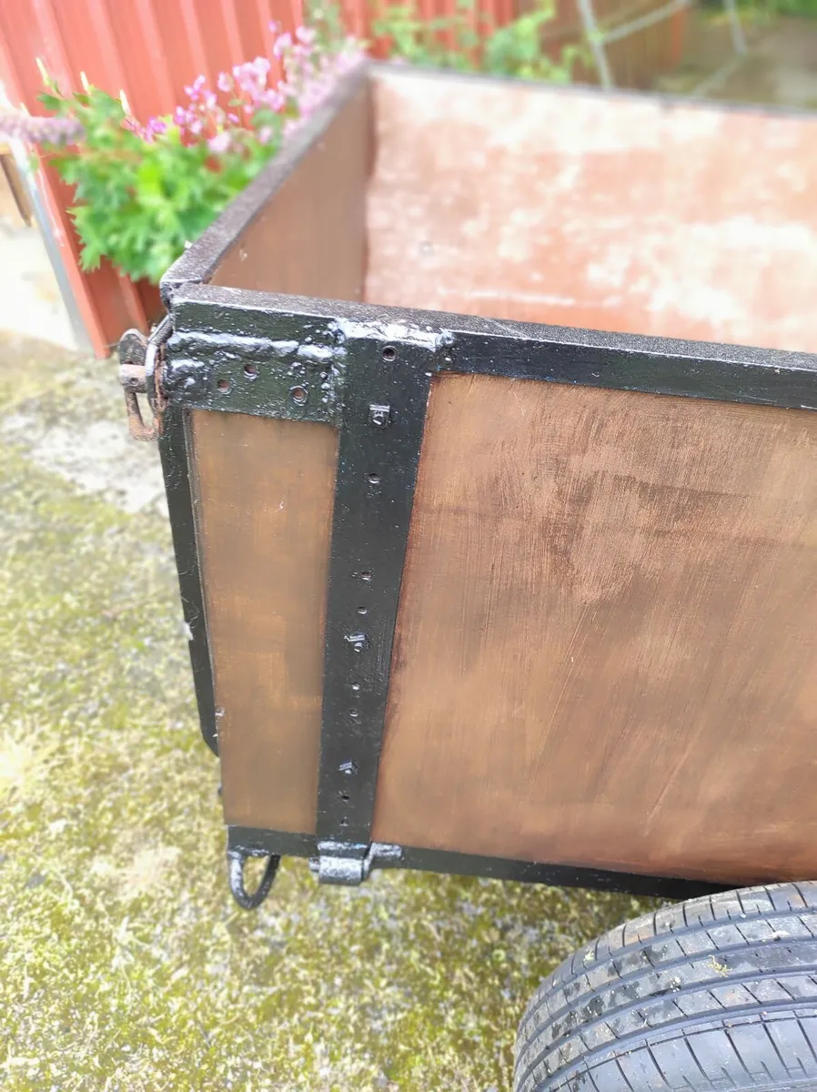 Trailer - Image 1