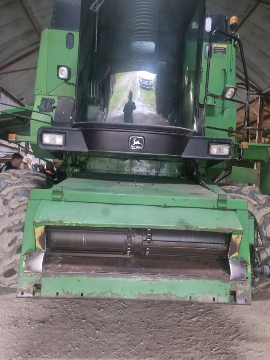 Combine harvester - Image 1
