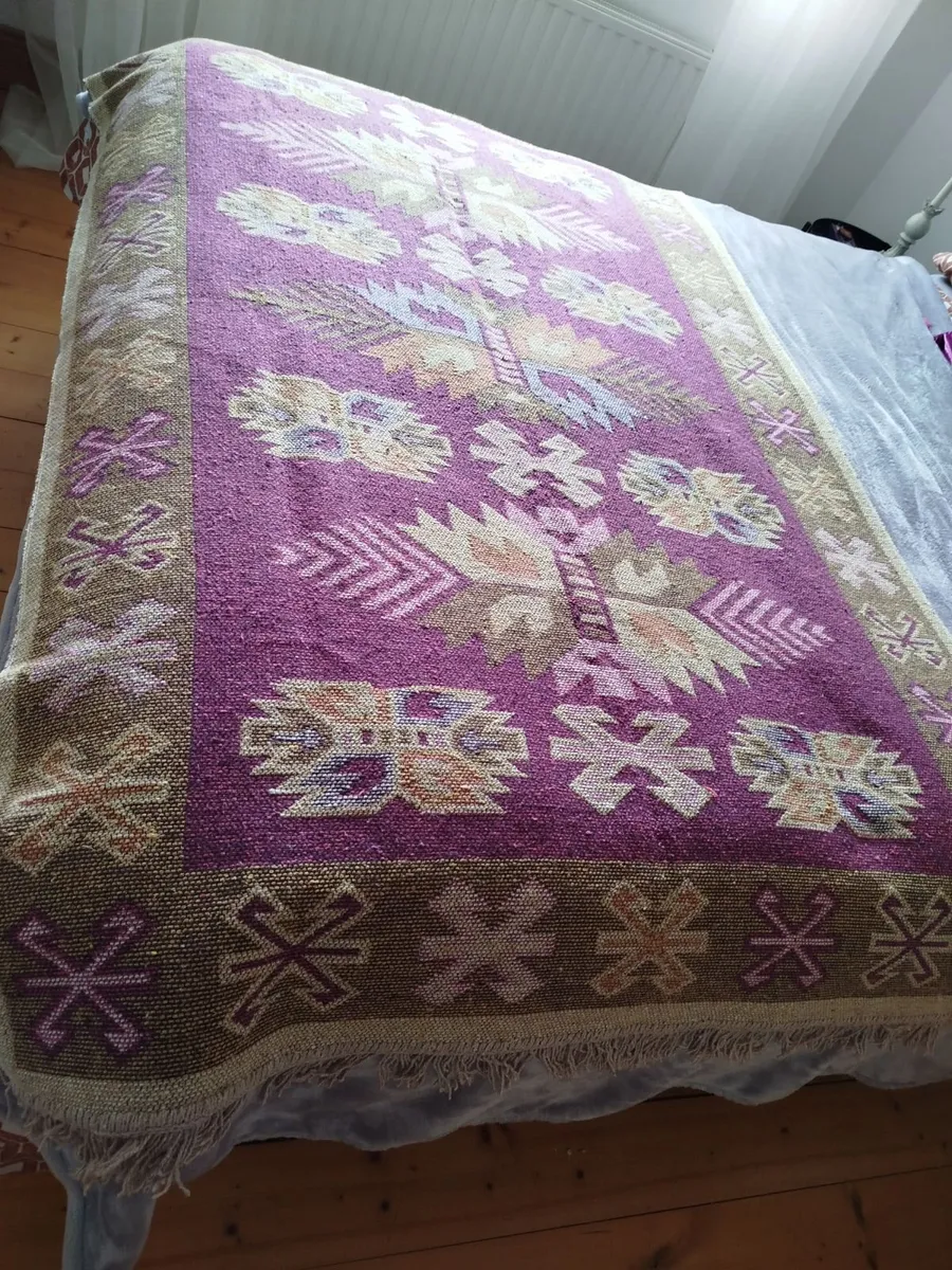 Kilm Rugs+ Throws - Image 4