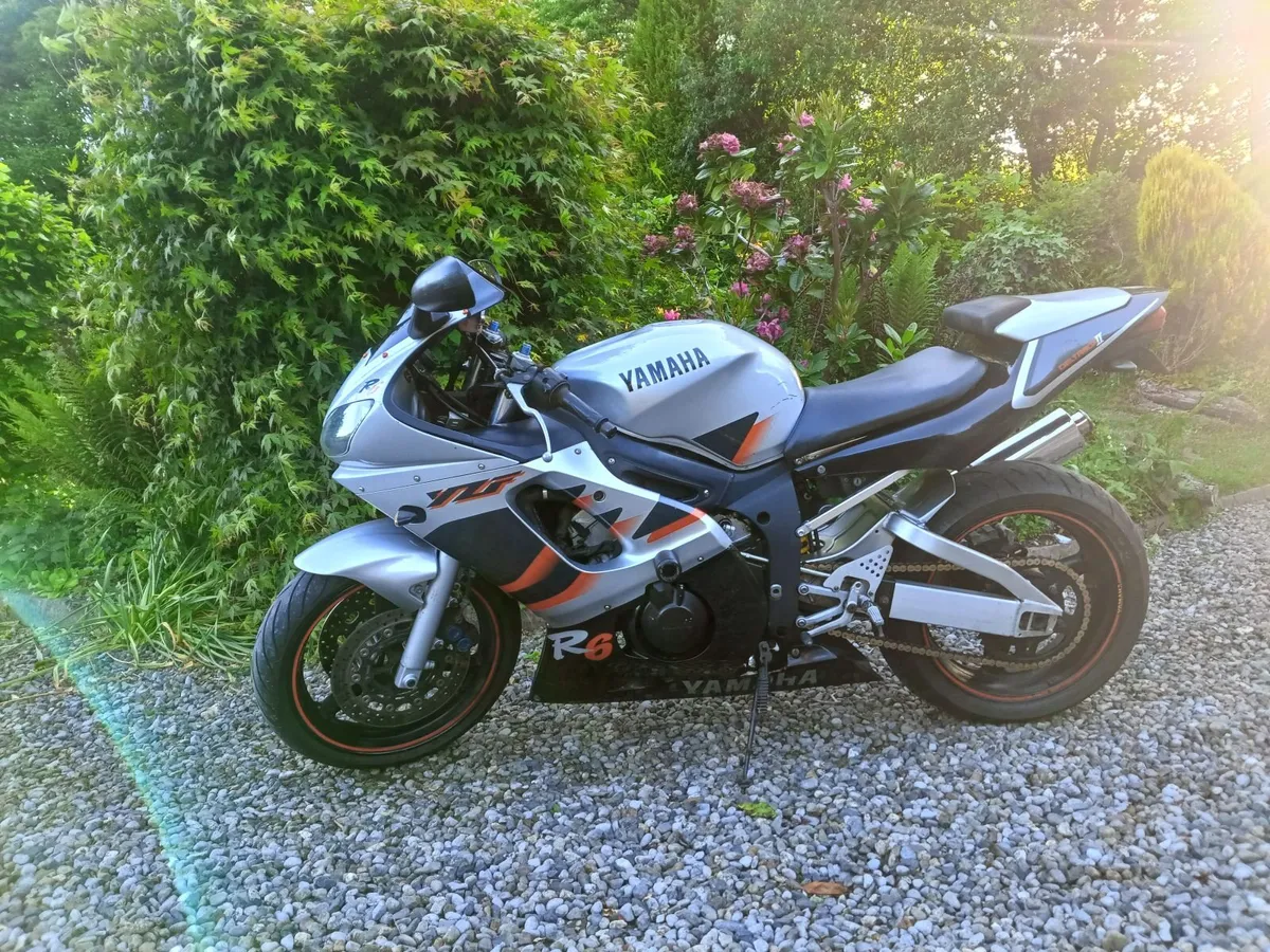 YAMAHA R6 2002 - Image 4