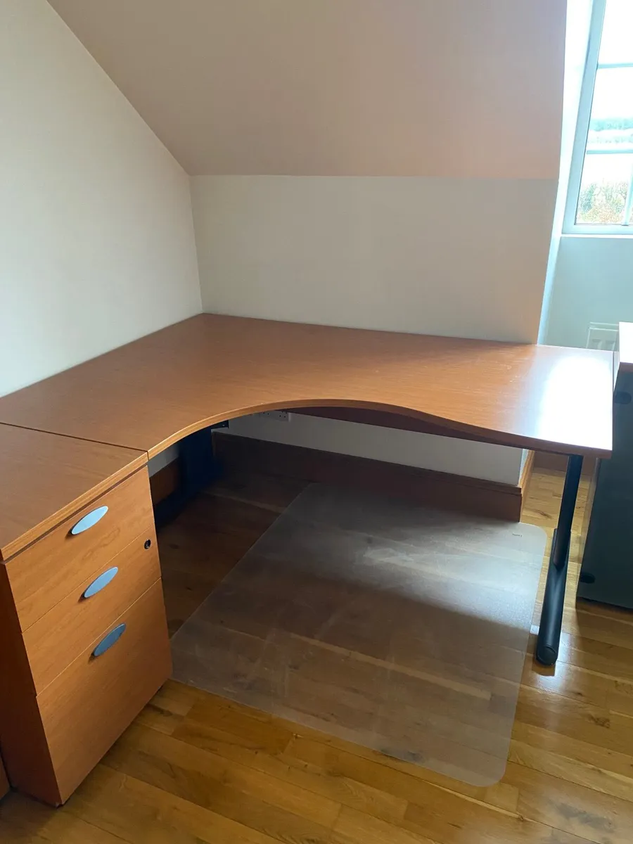 Home office furniture - desk and two presses - Image 1