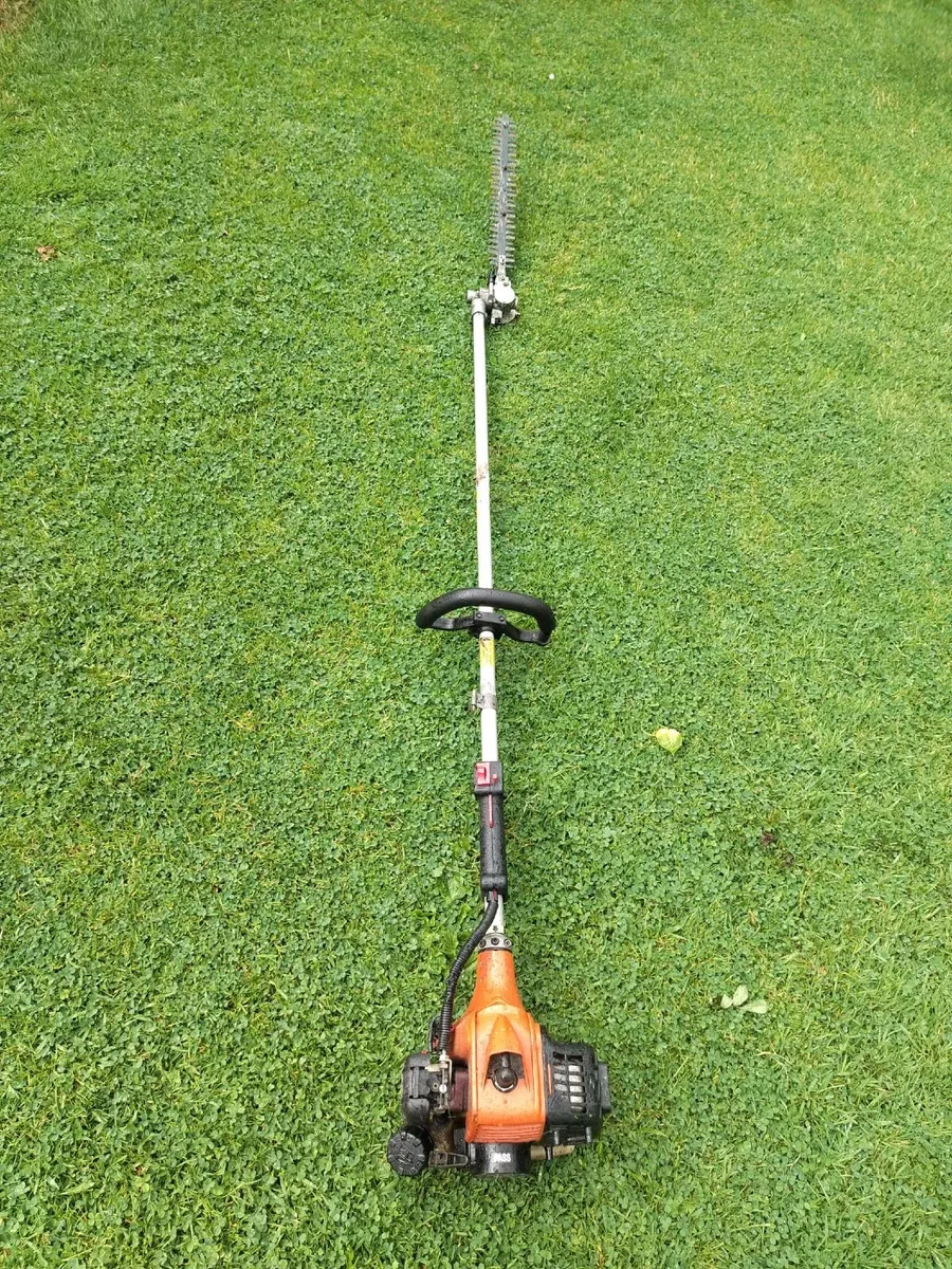 Long reach hedge trimmer - Image 1