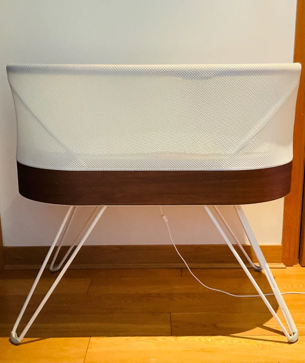 Snoo smart bassinet cot - Image 1