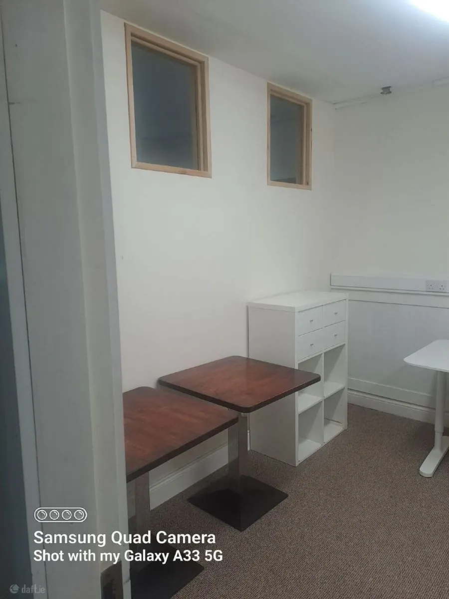 Office to rent - Image 2