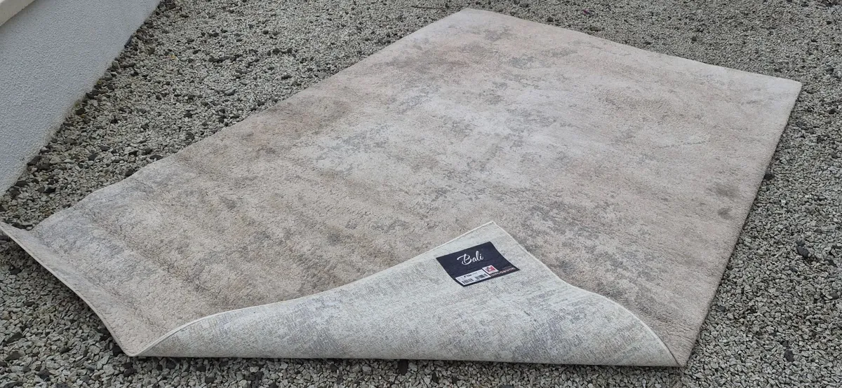 Large (thick pile) rug 200cm x 290cm - Image 3