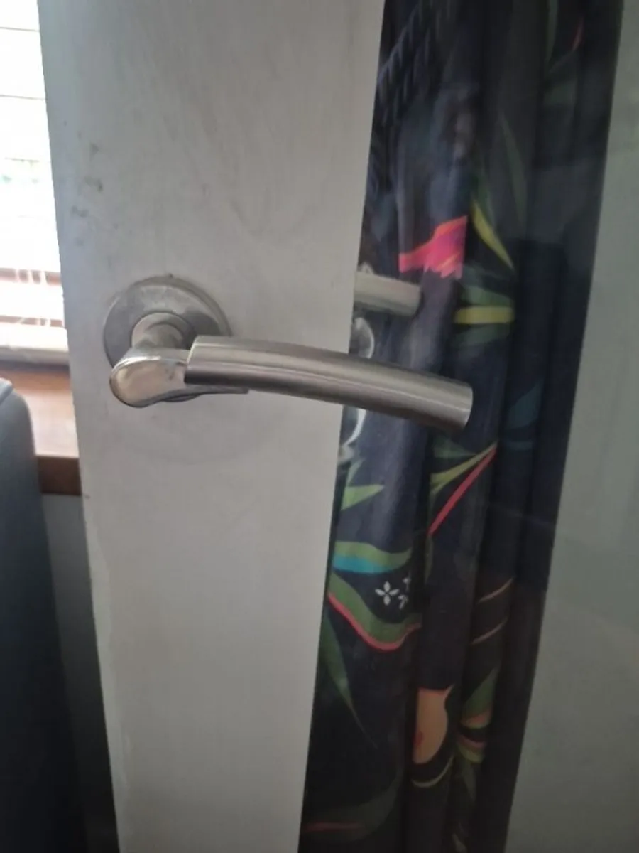One Glass Door for sale in great condition - Image 3