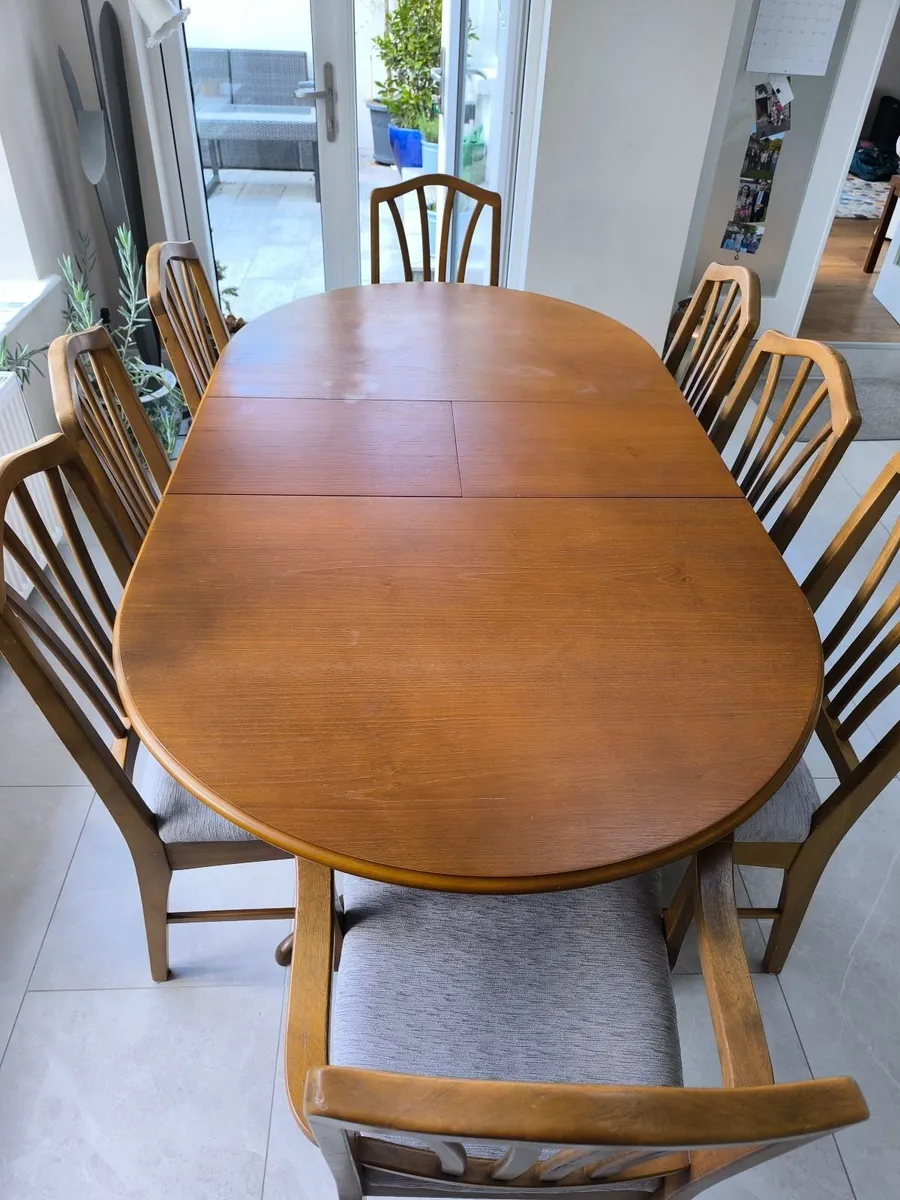 Dining room extendable table and 8 chairs. - Image 1
