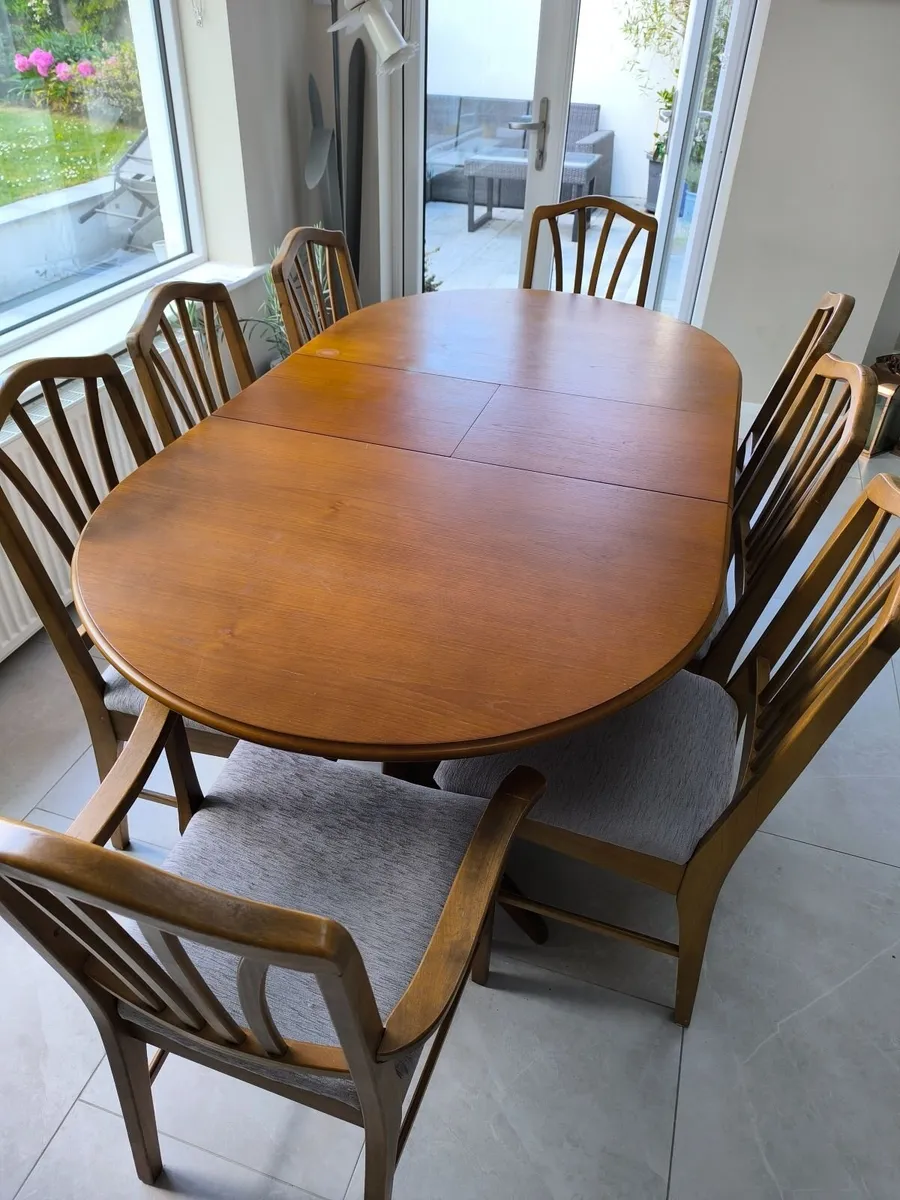 Dining room extendable table and 8 chairs. - Image 3