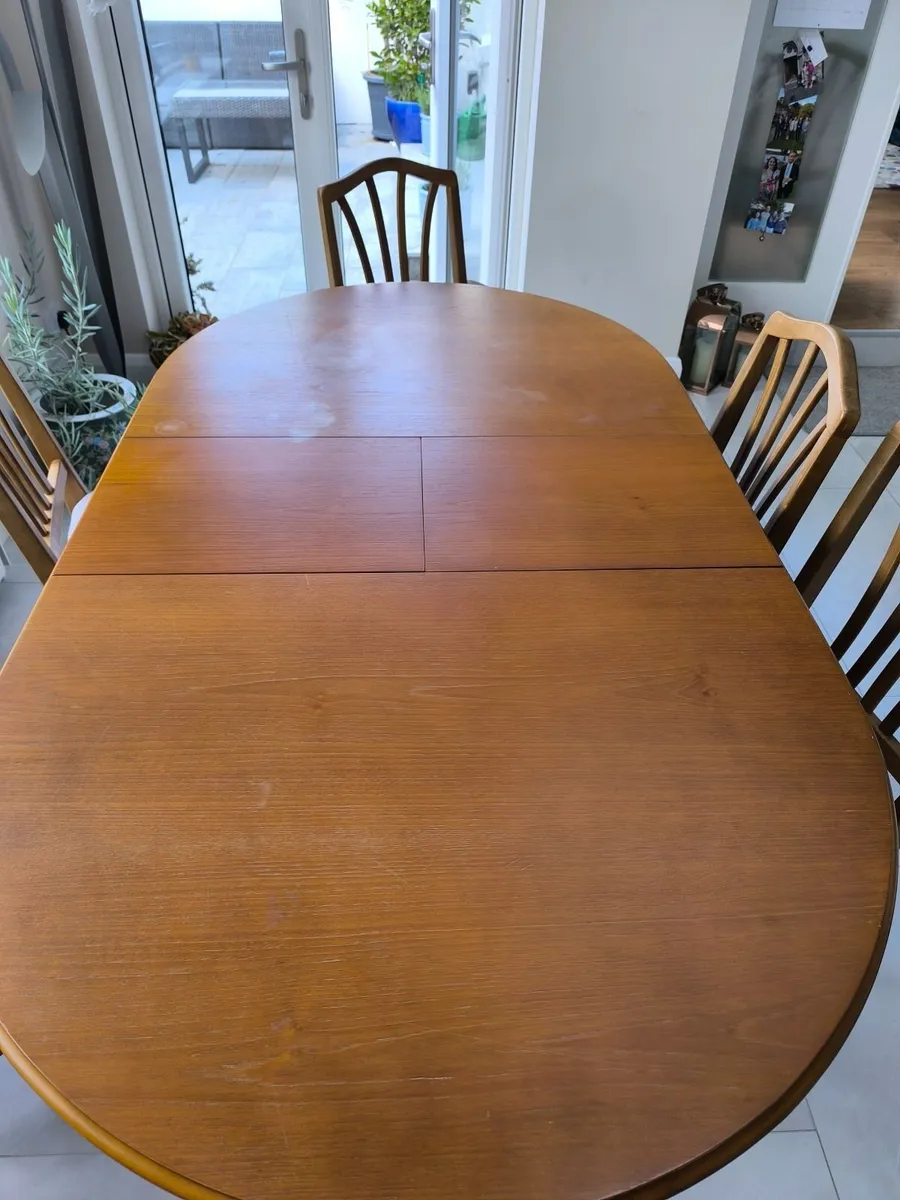 Dining room extendable table and 8 chairs. - Image 4