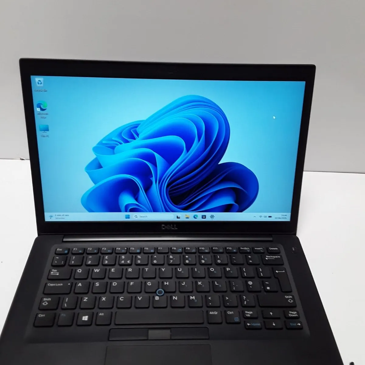 Dell Latitude 7490 | Intel Core i5-8350U | 16GB - Image 1
