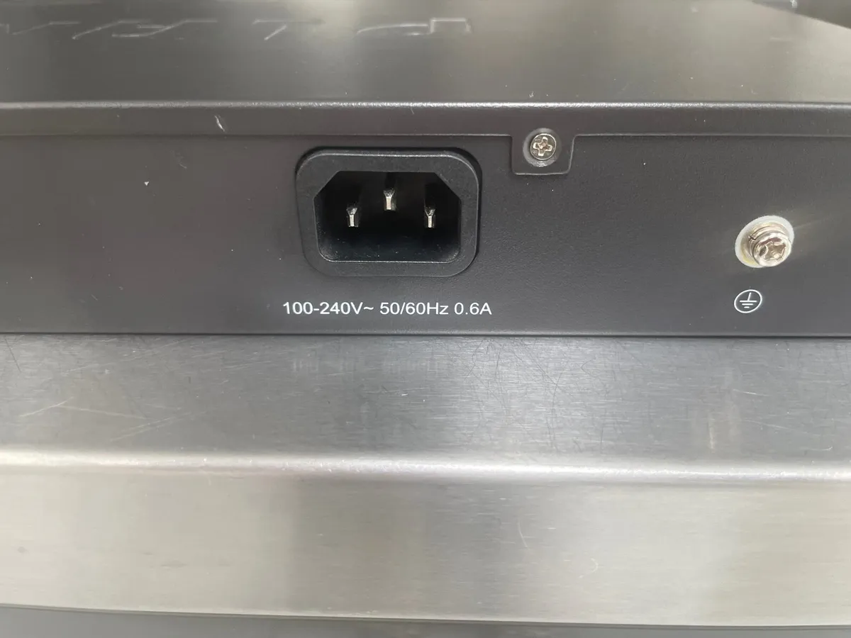 16 port gigabit switch - second hand - Image 2