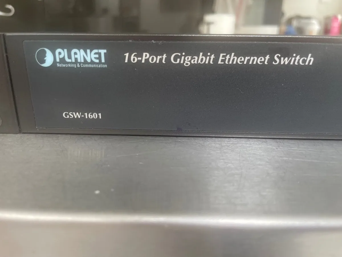 16 port gigabit switch - second hand - Image 3