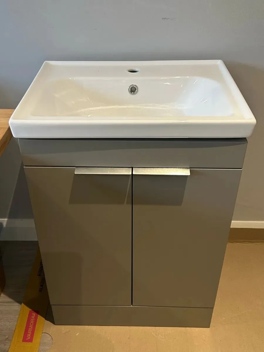 New Sonas Bathroom Cabinets and Sinks - Image 3