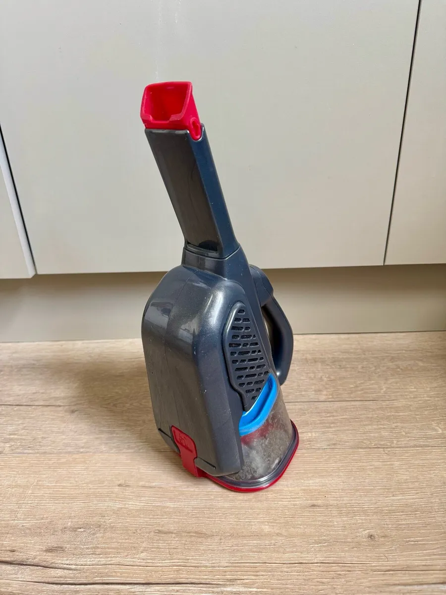 Black & Decker Cordless Vacuum - Image 3