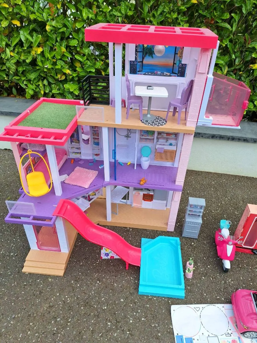 Barbie house with car, bike dolls outfits etc - Image 2