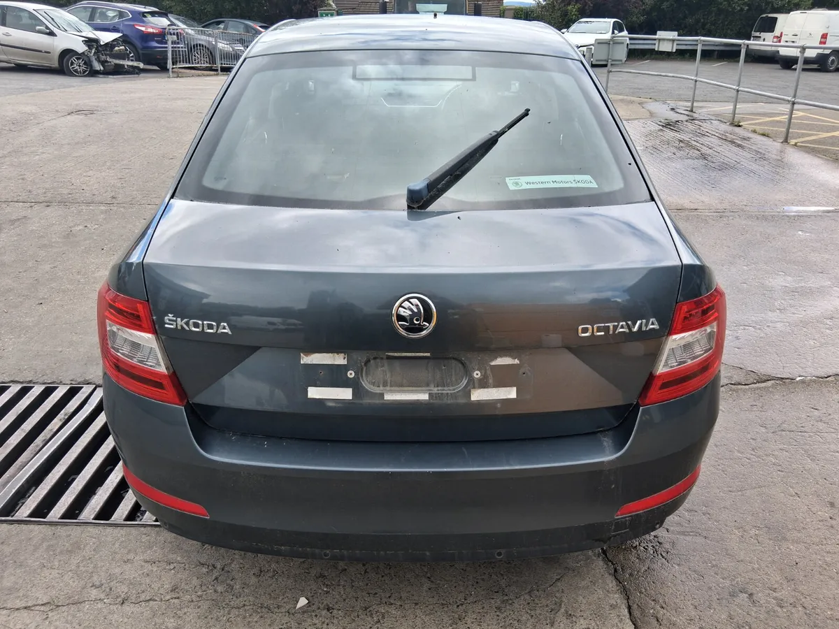 2015 SKODA OCTAVIA 1.6 dsl (for parts only) - Image 2