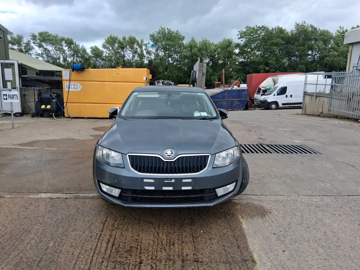 2015 SKODA OCTAVIA 1.6 dsl (for parts only) - Image 3