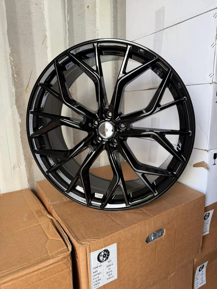 22” gloss black style alloy wheels