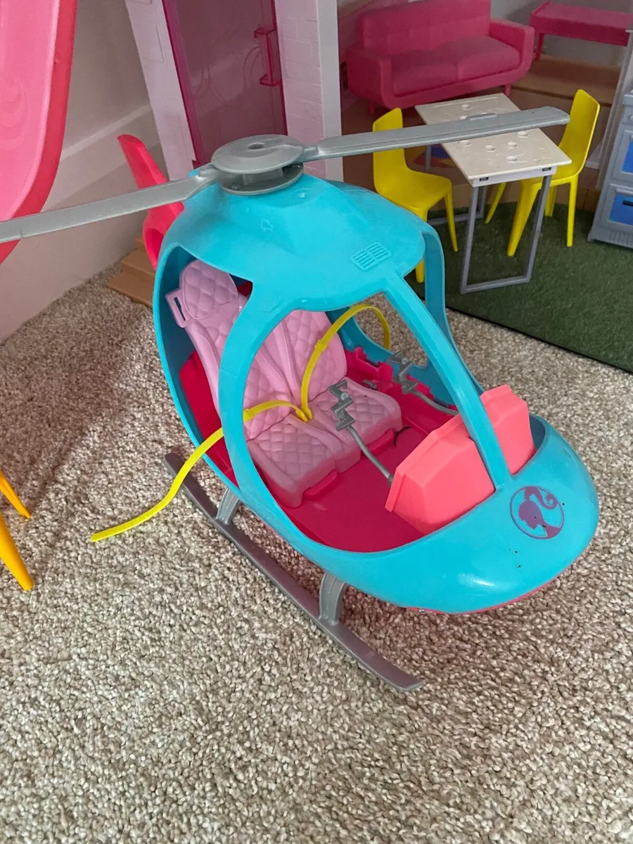 Barbie Dreamhouse plus car & helicopter&4 dolls - Image 4