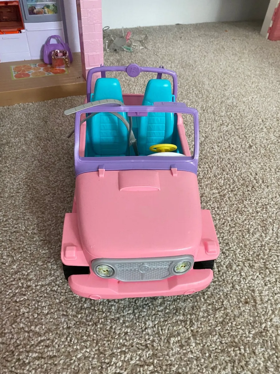 Barbie Dreamhouse plus car & helicopter&4 dolls - Image 3