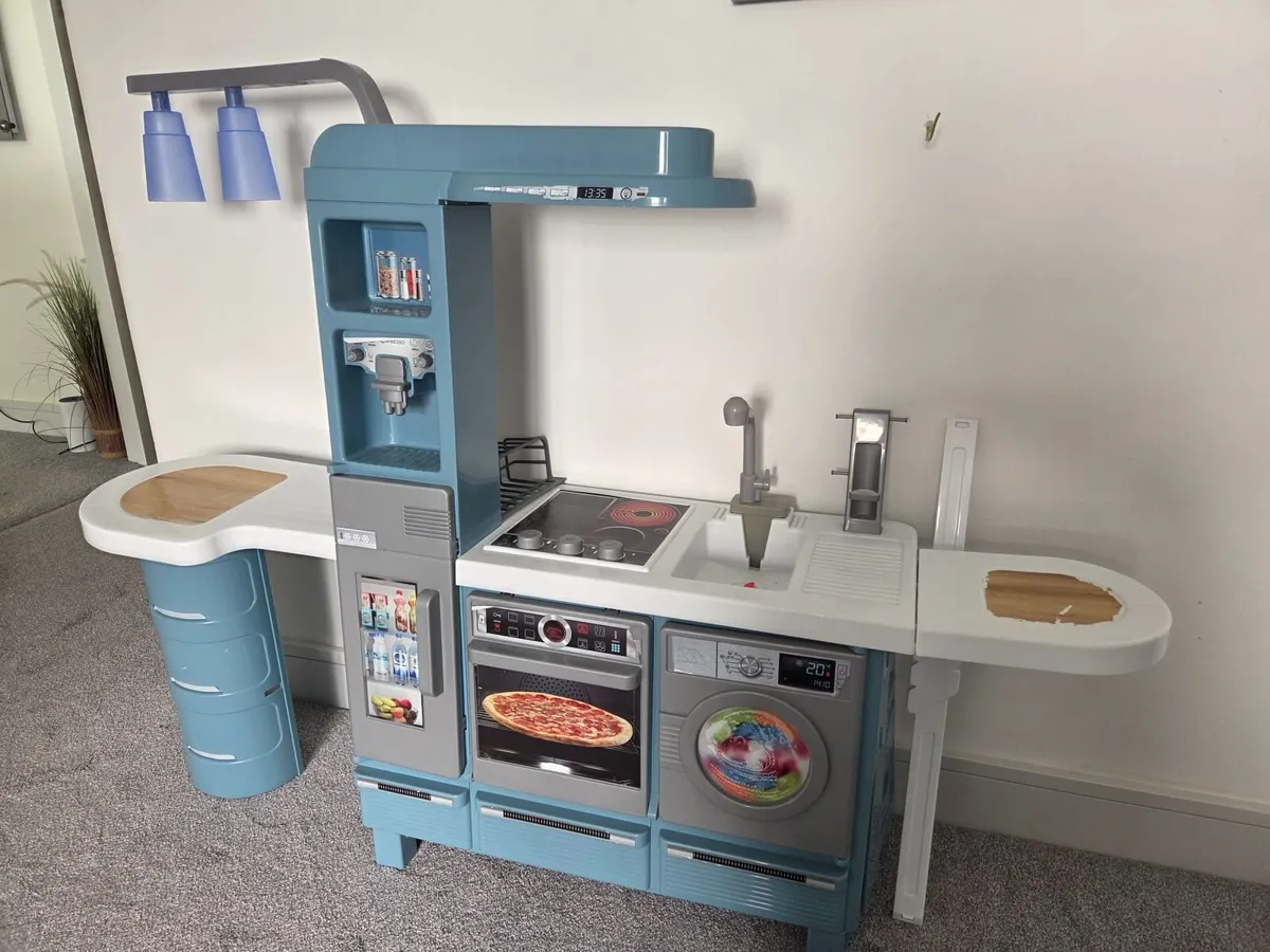 Toy kitchen - Image 1