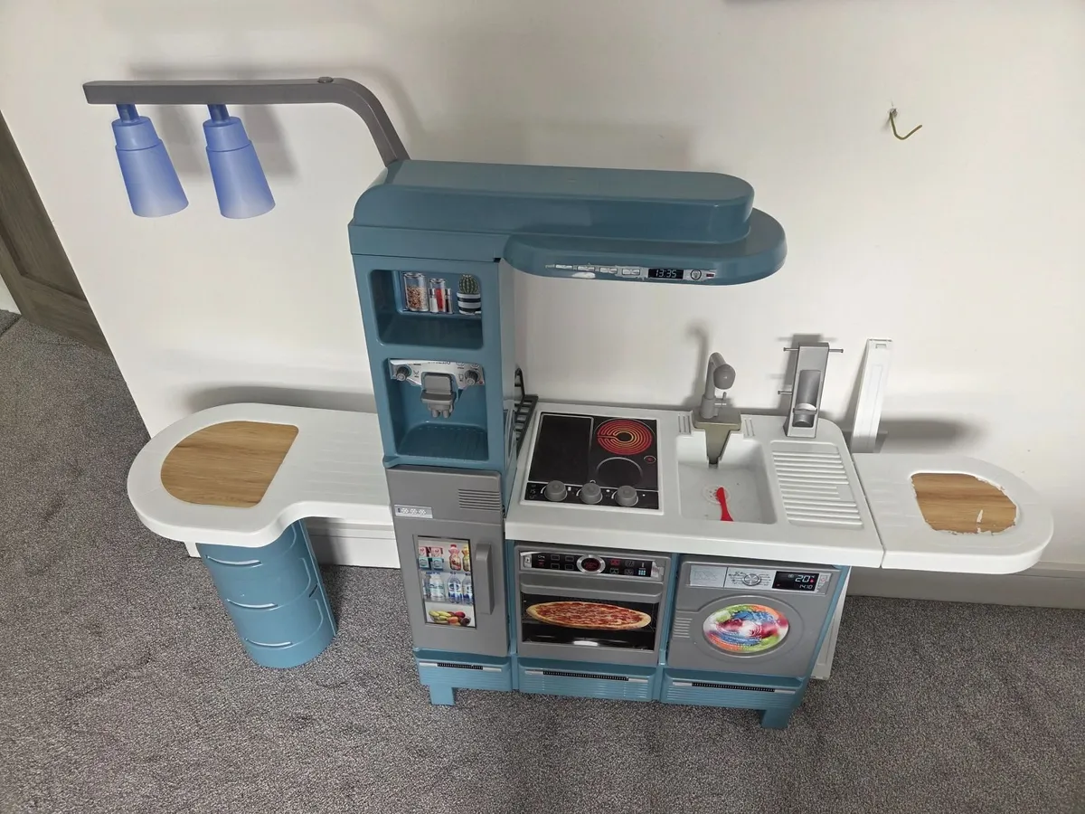 Toy kitchen - Image 2