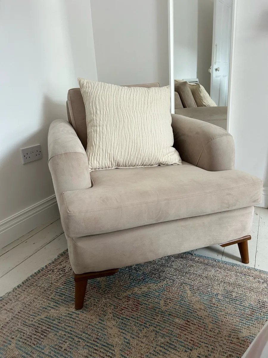 Arm chair - Image 1