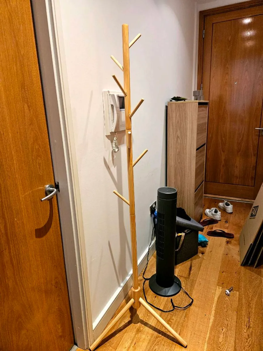 Wooden coat hanger - Image 1