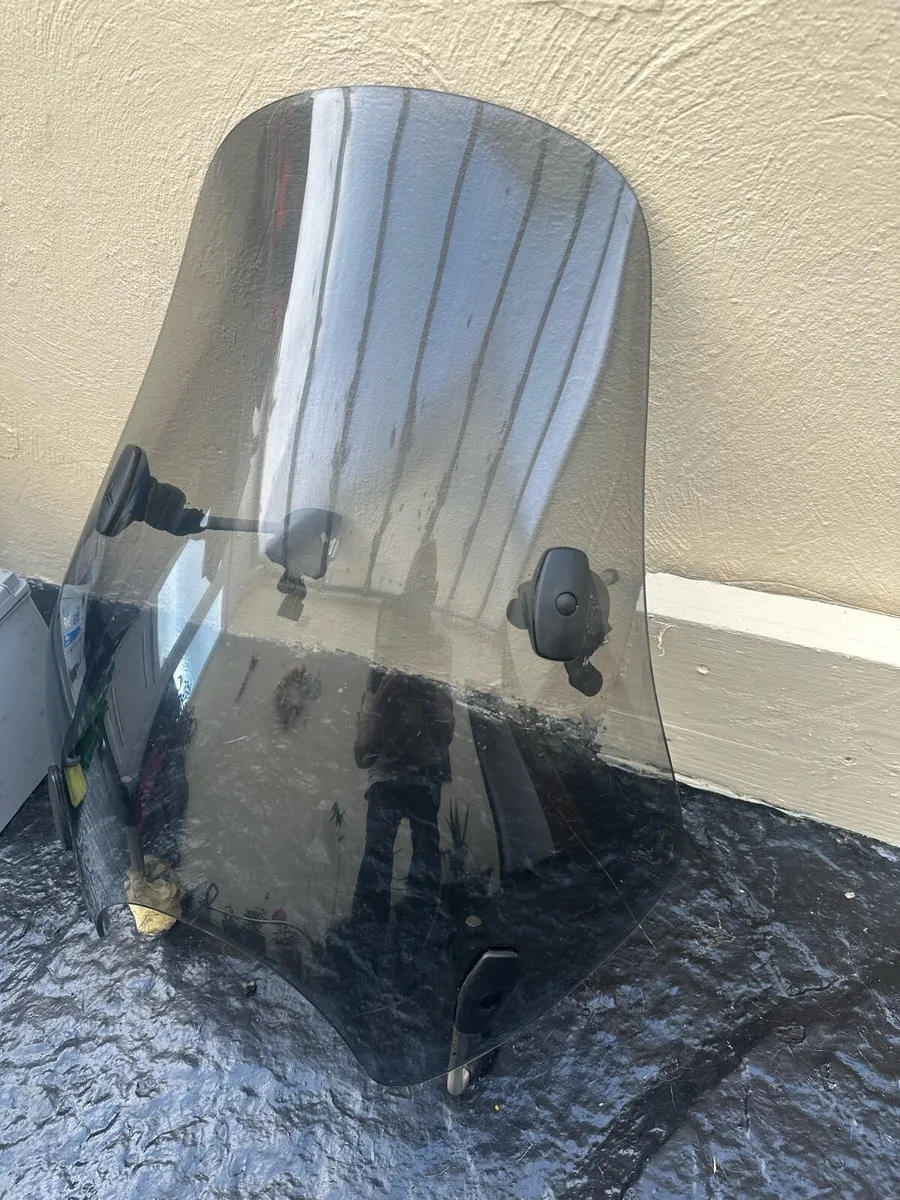 Screen - Image 2